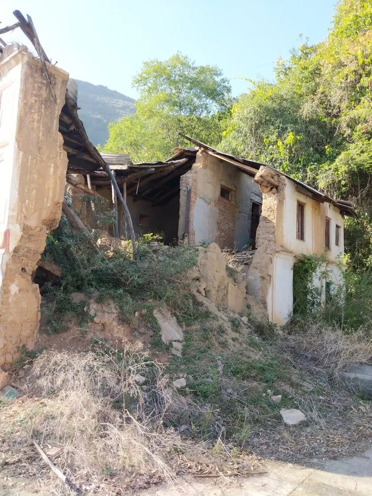 15 Amazing Images We Clicked When Google Maps Left Us Alone In Himachal Pradesh 2 Arki Fort