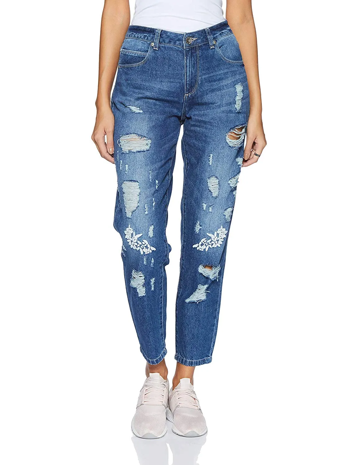 Travel Look - 10 Girls Of Instagram Who Are Giving Perfect Vacay Goals 24 boyfriend jeans for women