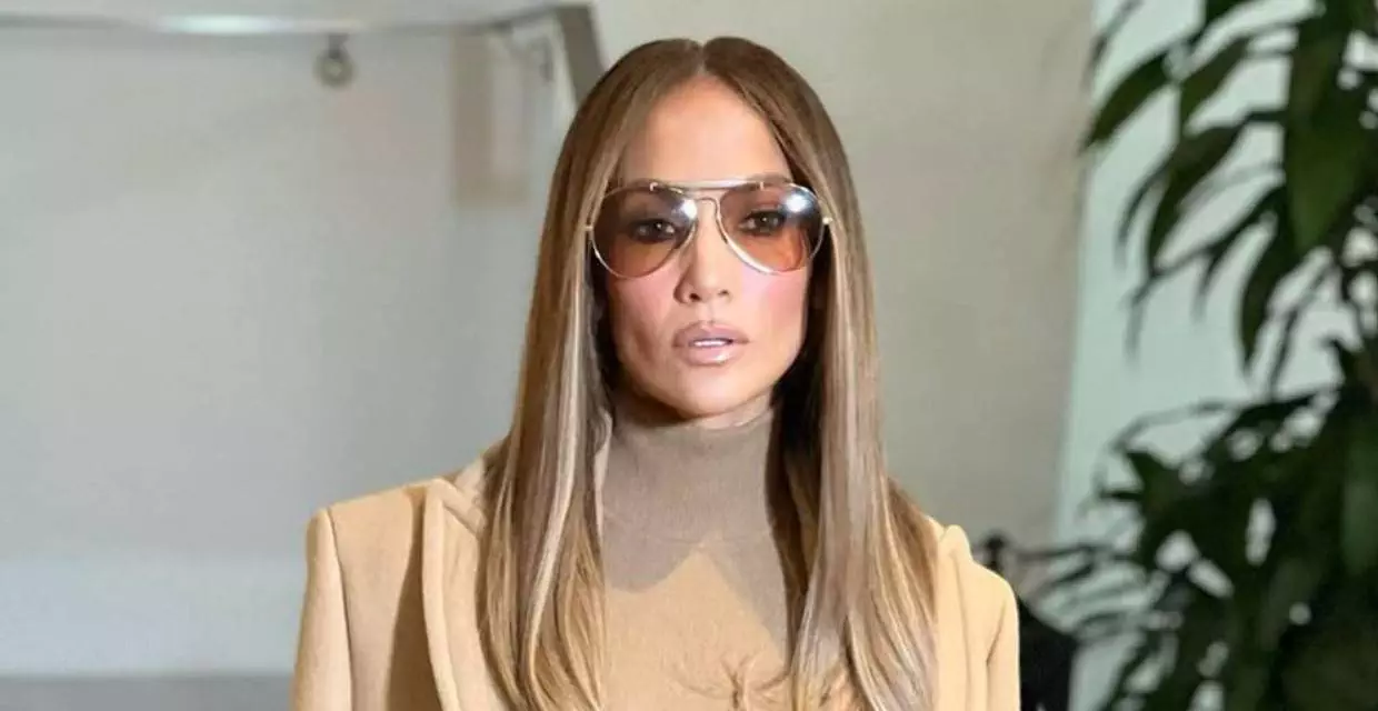 Jennifer Lopez Spills All About Her First Big Premiere Dress And Favourite Fashion Moment - Ootdiva